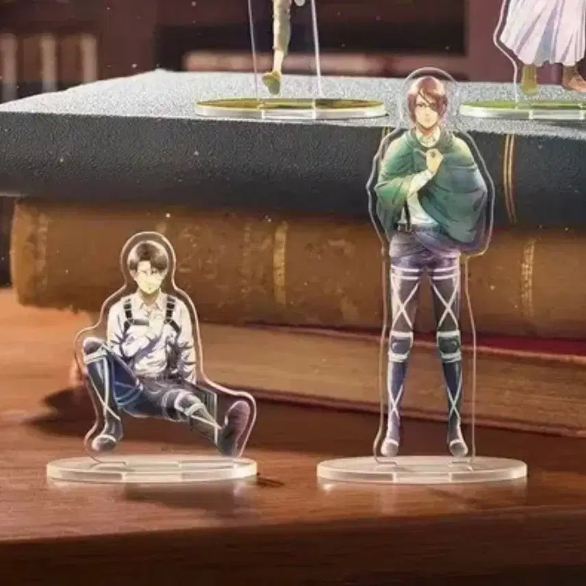 [BUNJANG] Attack on Titan Levi &amp; Hange Acrylic Stand Set / 진격의 거인 아크릴 스탠드 리바이 한지 세트