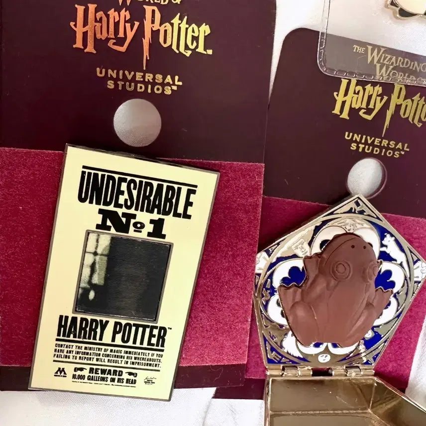 [BUNJANG] Harry Potter Universal Studios Chocolate Frog Badge &amp; Other Movie Pins / 해리포터 유니버셜 뱃지 라라랜드 덩케르크 해외뱃지 영화뱃지 초콜릿개구리