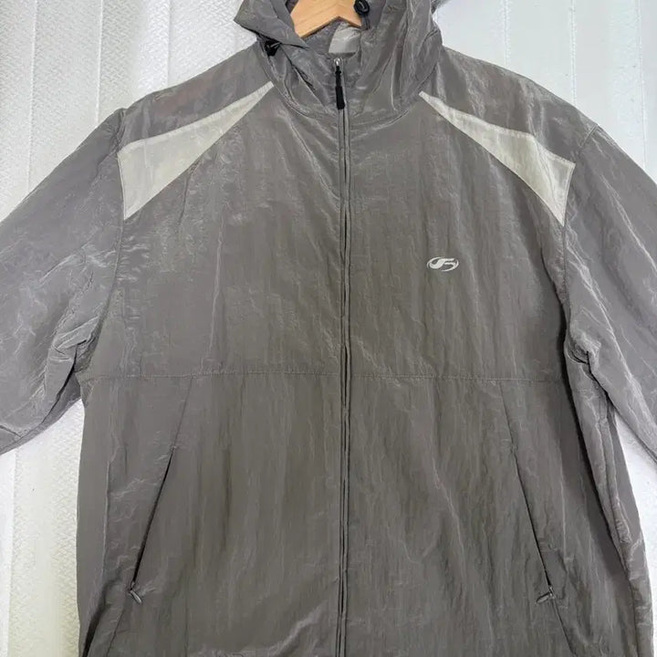 [BUNJANG] Filuminat Shear Leisure Logo Windbreaker L / 필루미네이트 시어 레저 로고 윈드브레이크 L