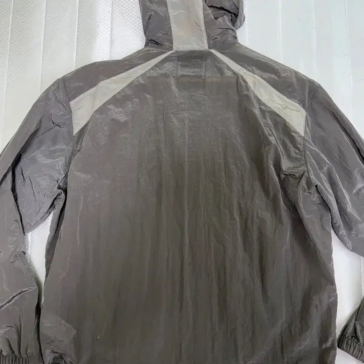 [BUNJANG] Filuminat Shear Leisure Logo Windbreaker L / 필루미네이트 시어 레저 로고 윈드브레이크 L