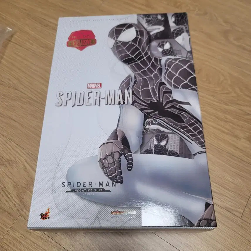 [BUNJANG] Hot Toys Spider-Man (Negative Suit) VGM36 / 핫토이 스파이더맨 네거티브 슈트 VGM36
