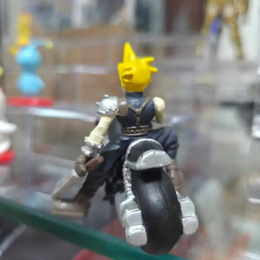 [BUNJANG] Final Fantasy VII Cloud Bike Figure Keychain / 파이널판타지7 클라우드 바이크 피규어 키링