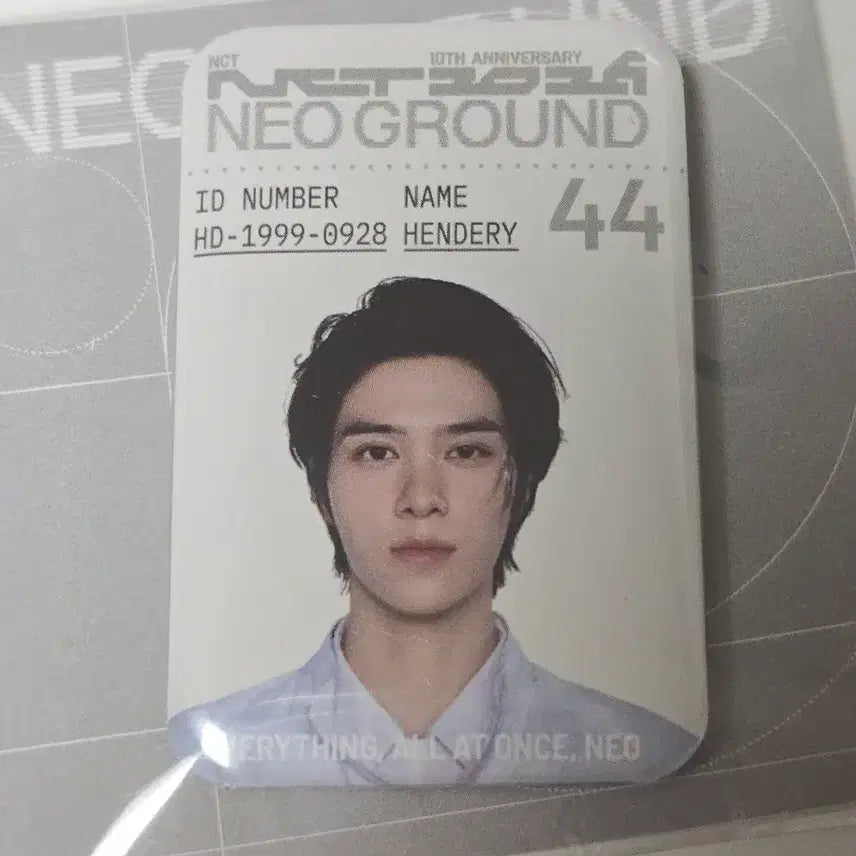 [BUNJANG] NCT POPUP Neo City : Japan Hendery Random Metal ID Badge / 엔시티 팝업 네오그라운드 뱃지 헨드리
