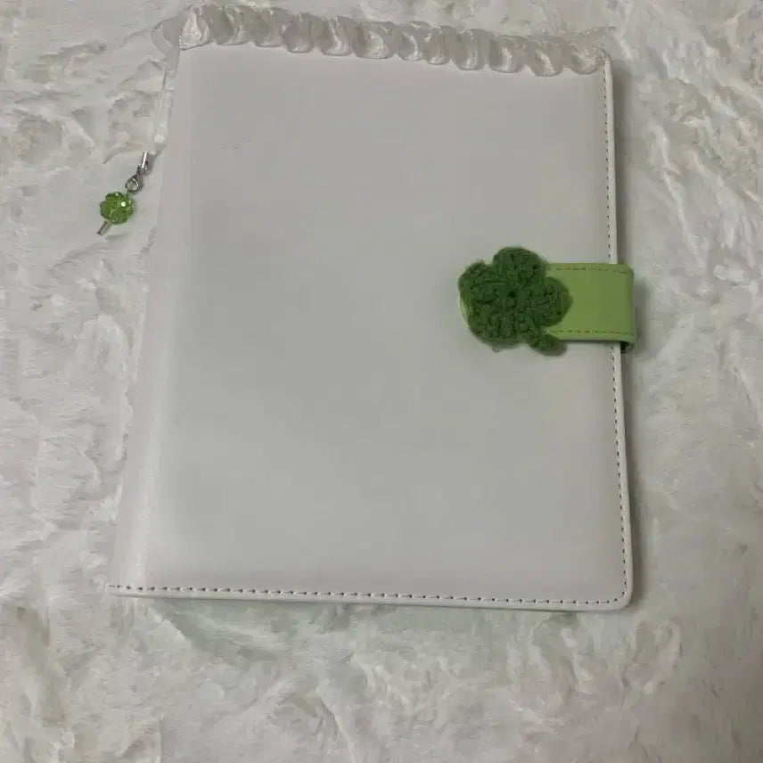 [BUNJANG] Macaron Binder White Lace Clover Keychain / 마카롱 바인더