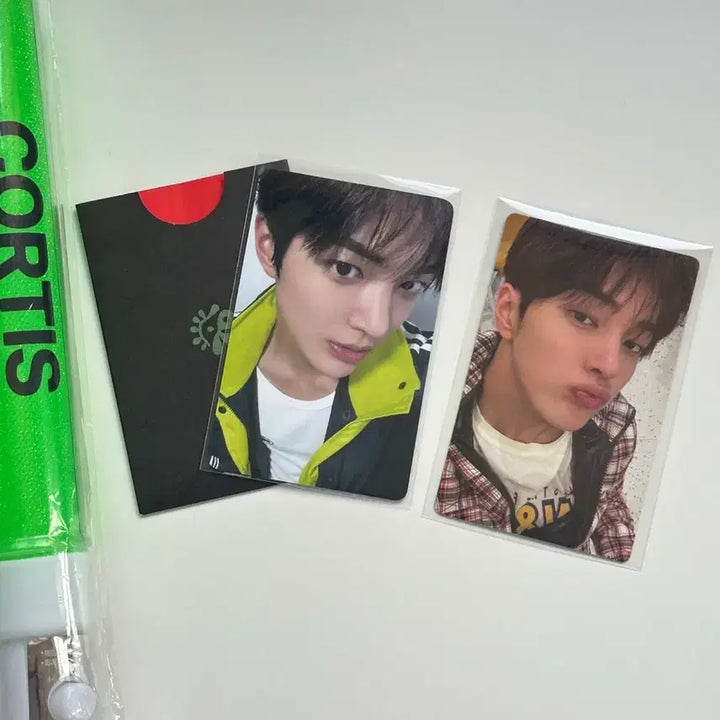 [BUNJANG] ONEUS GUNHEE Official Photo Card Green Light Stick Bundle Set / 코르티스 건호 공방 포토카드, 그린 응원봉 일괄 양도
