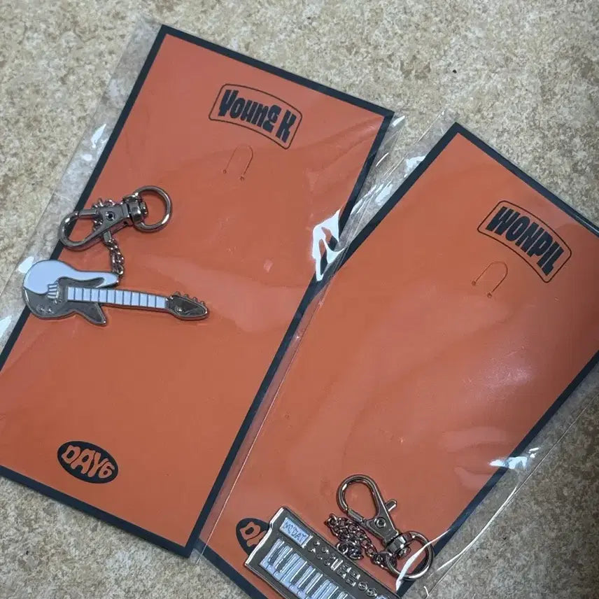 [BUNJANG] DAY6 Young K Wonpil Instrument Keychain Bundle Set / day6 데이식스 키홀더 악기 키링  영케이 원필 일괄판매