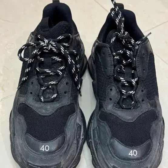 [BUNJANG] Balenciaga Triple S All Black Sneakers (Size 40) / 발렌시아가(Balenciaga) Triple S 스니커즈 올블랙 40