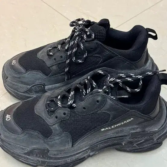 [BUNJANG] Balenciaga Triple S All Black Sneakers (Size 40) / 발렌시아가(Balenciaga) Triple S 스니커즈 올블랙 40