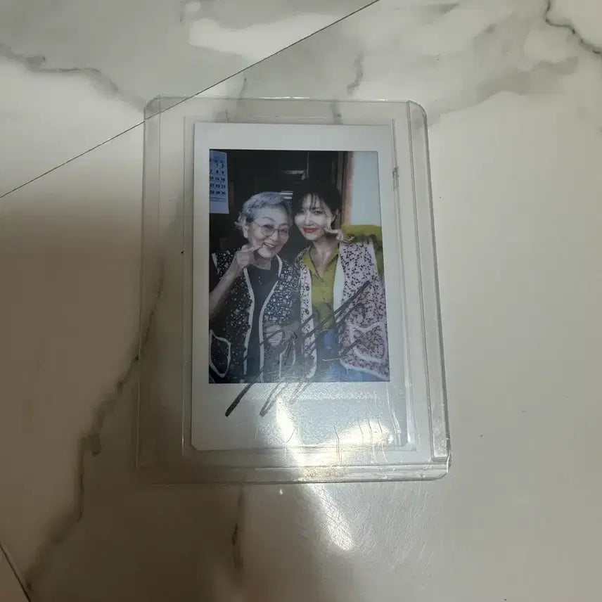 [BUNJANG] Mamamoo Hwasa Autographed Polaroid (Sealed) / 마마무 화사 친필싸인 폴라로이드 미개봉 김영옥