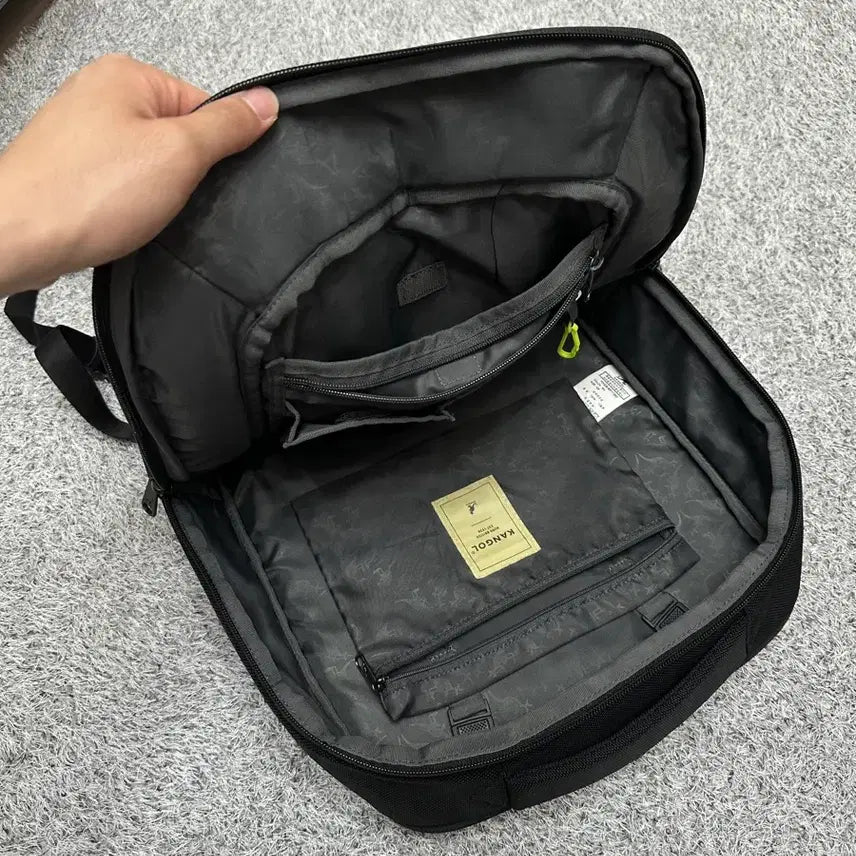 [BUNJANG] Kangol Black Backpack / 캉골 블랙 백팩 가방