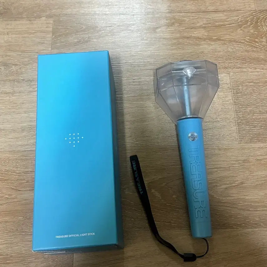 [BUNJANG] TREASURE Official Light Stick Ver. 1 / 트레저 응원봉 TREASURE LIGHT STICK 구버전 양도 판매