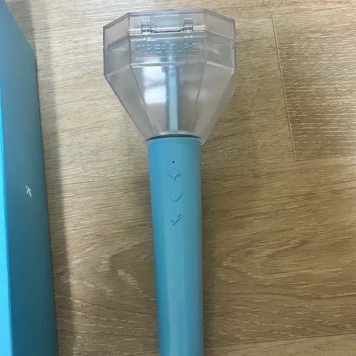[BUNJANG] TREASURE Official Light Stick Ver. 1 / 트레저 응원봉 TREASURE LIGHT STICK 구버전 양도 판매