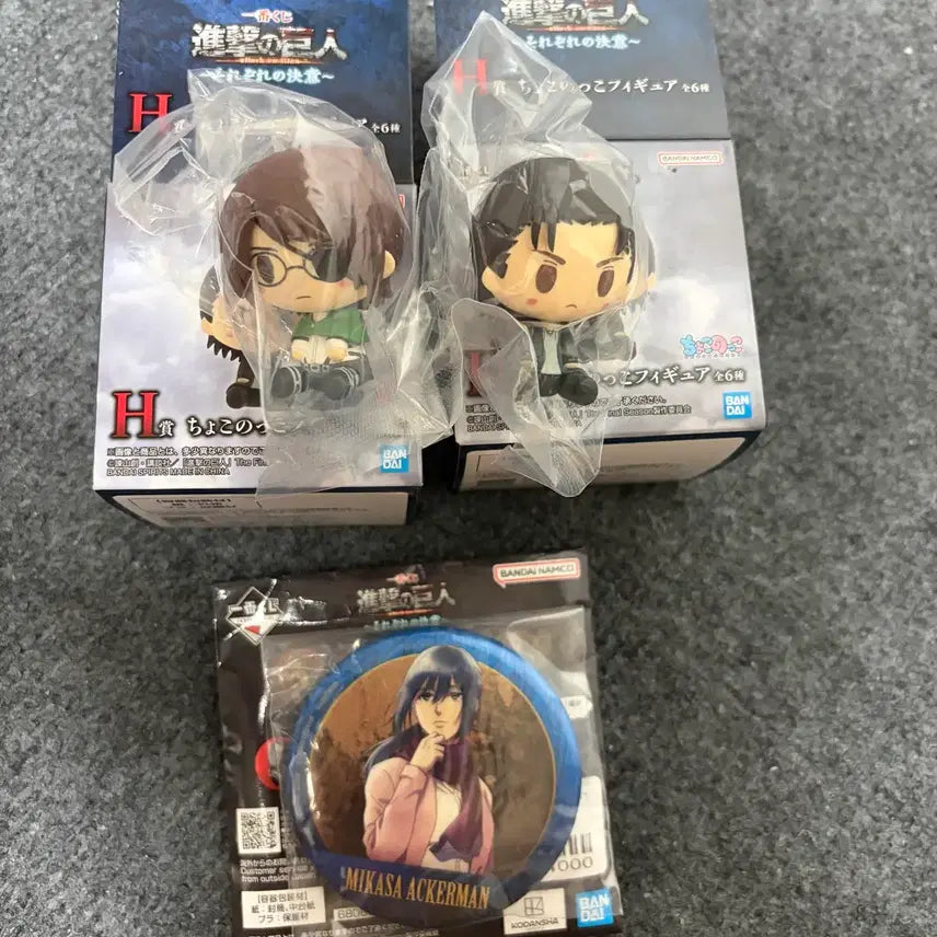 [BUNJANG] Attack on Titan Hange, Eren Chokonokko Figure + Mikasa Badge Set / 진격의 거인 한지, 에렌 초코노코 피규어 + 미카사 뱃지