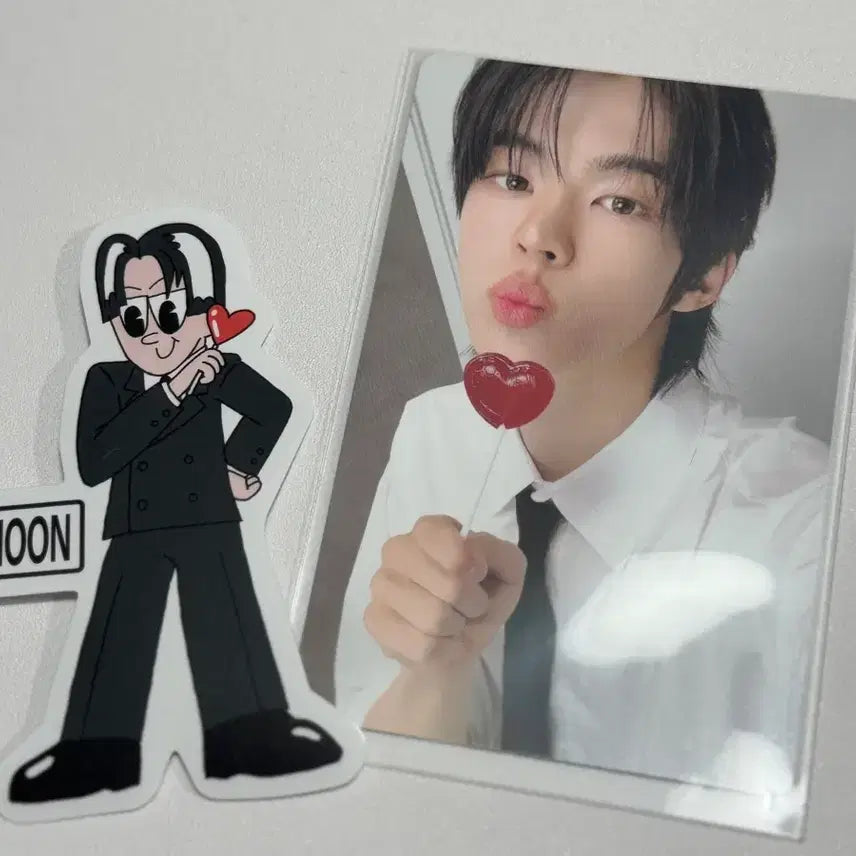[BUNJANG] TWS Dohoon Romeo Cat Photocard &amp; Sticker Set / 투어스 도훈 로미오캣 포카+스티커