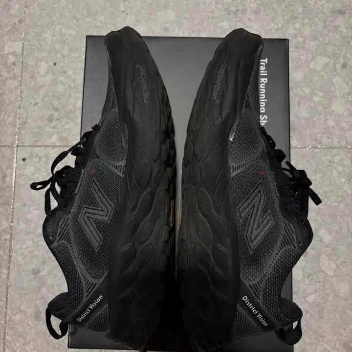 [BUNJANG] New Balance x District Vision Fresh Foam X Hierro v8 Magnet Black / 뉴발란스 x 디스트릭트 비전 프레쉬 폼 X 이에로 v8 마그넷 블랙
