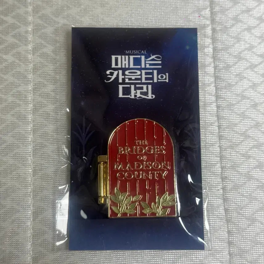 [BUNJANG] The Bridges of Madison County Musical Hinged Badge / 뮤지컬 매디슨 카운티의 다리 경첩 뱃지