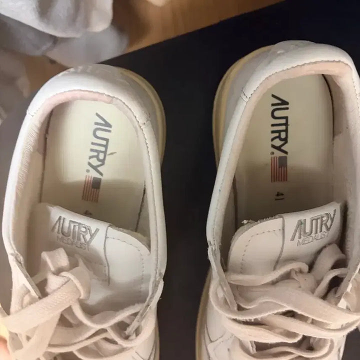 [BUNJANG] Autry Medalist Leather Sneakers Size 41 / 오트리메달리스틀 레더 스니커즈 41