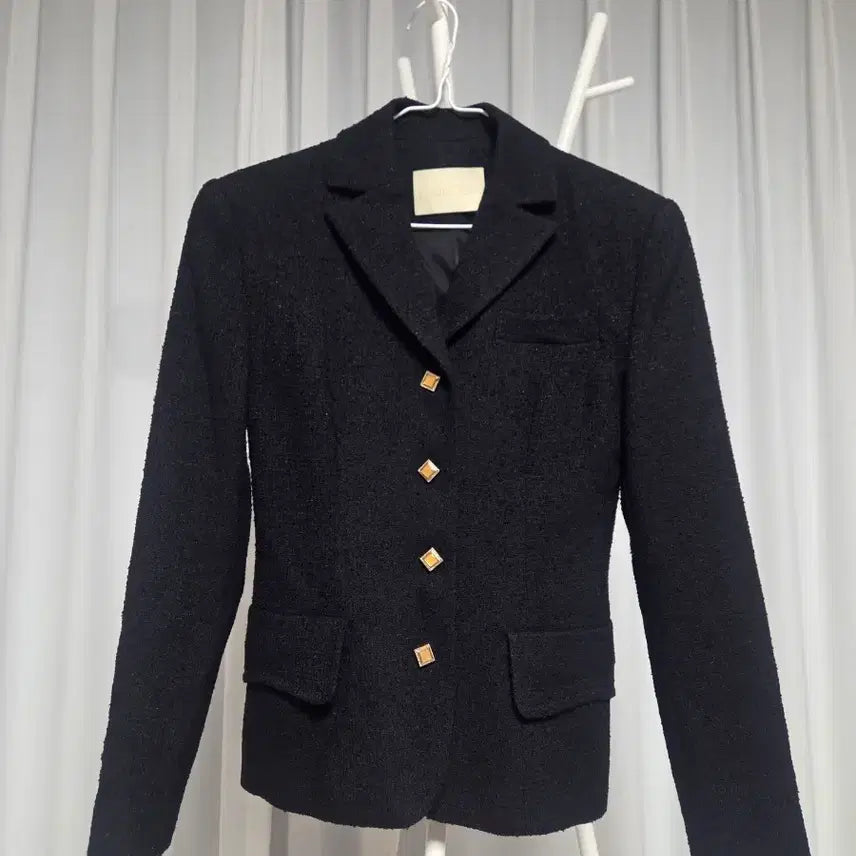 [SOLD OUT] 플로움 블랙 트위드 금장 버튼 자켓