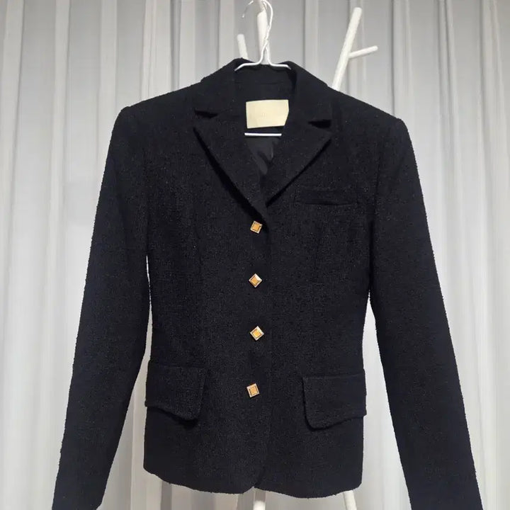 [SOLD OUT] 플로움 블랙 트위드 금장 버튼 자켓