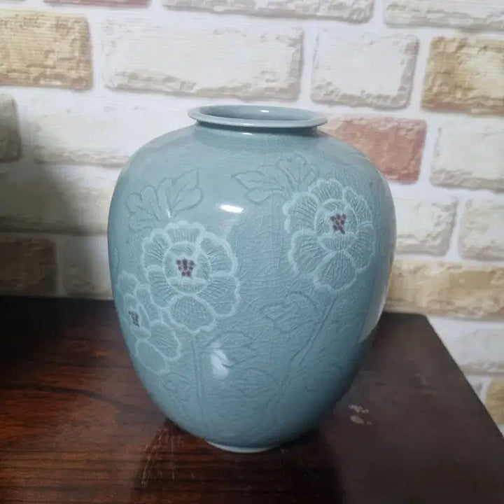 [BUNJANG] Celadon Porcelain Vase with Floral Painting / 청자 도자기