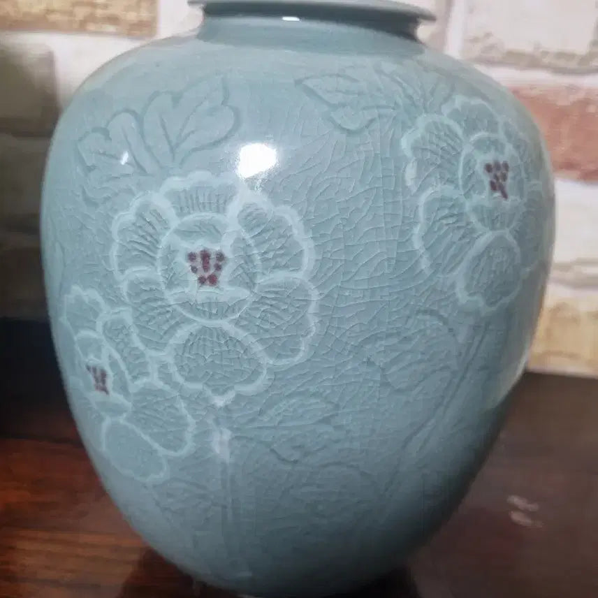 [BUNJANG] Celadon Porcelain Vase with Floral Painting / 청자 도자기