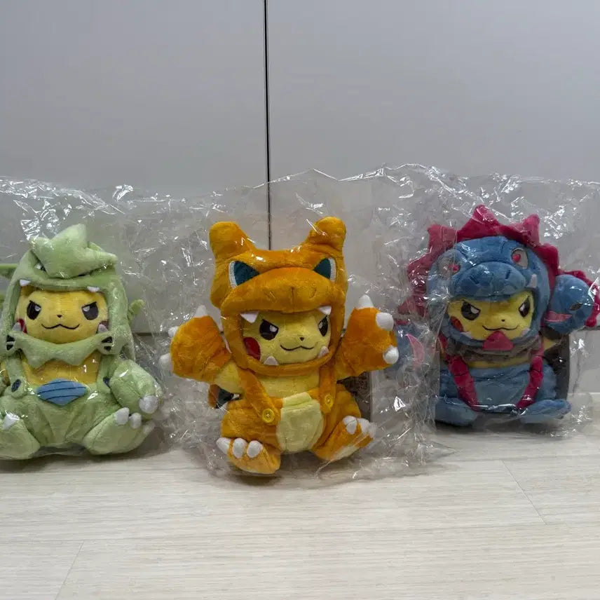 [BUNJANG] Japan Pokemon Center Kijo Mania Pikachu 3 Types (Swoobat, Tyranitar, Charizard) / 포켓몬 괴수 매니아 피카츄 3종 (삼삼드래, 마기라스, 리자몽)