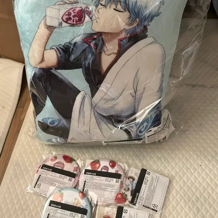 [BUNJANG] Gintama Kuji Random Cushion &amp; Acrylic Keyring/Can Badge Set / 은혼 쿠지비키도 S상 딸기우유쿠션+하위상 일괄판매