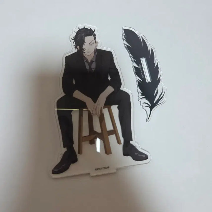[BUNJANG] Tokyo Revengers Coconoie Acrylic Stand (Sitting in Suit) / 코코노이 코코 도리벤 도쿄리벤져스 아크릴 깃털 검은 의자 앉아있는 정장