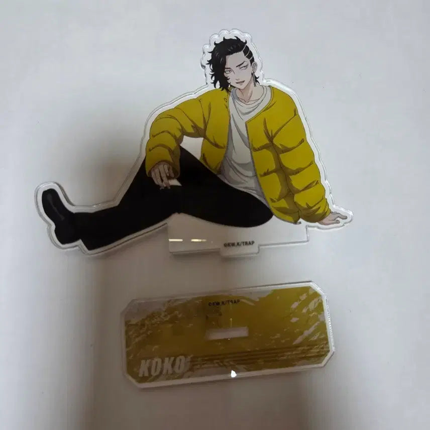 [BUNJANG] CocoNoy Tokyo Revengers Doriken Acrylic Stand (Yellow Padded Jacket, Sitting) / 코코노이 코코 도리벤 도쿄리벤져스 아크릴 노란패딩 앉아있는