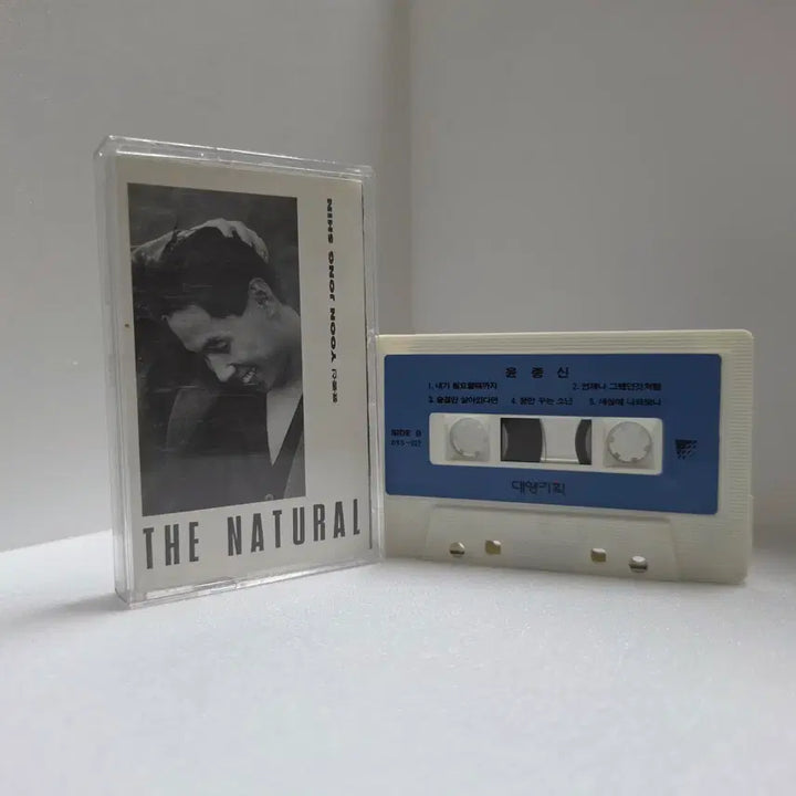 [BUNJANG] Yoon Jong Shin 3rd Album [Tape] (The Natural) / 윤종신 - 3집 [테이프] (The Natural)