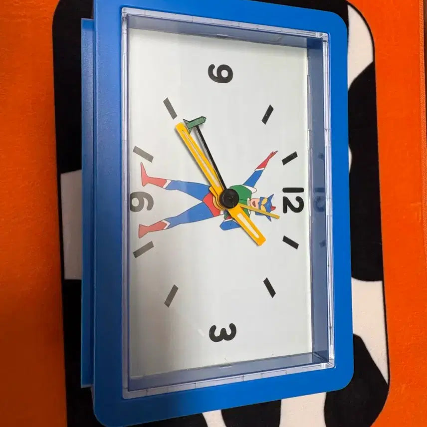 [BUNJANG] Shinchan Action Masked Teacher Pouch, Watch, and Business Card Set / 짱구 이불 파우치 액션가면 시계 더키월드 짱구 명함