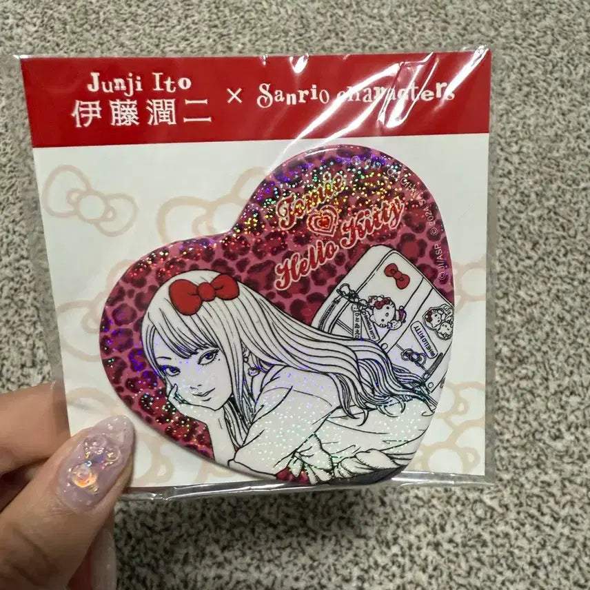 [BUNJANG] Junji Ito x Sanrio Tomie Hello Kitty Heart Badge / (새상품) 이토준지 산리오 토미에 헬로키티 하트 뱃지