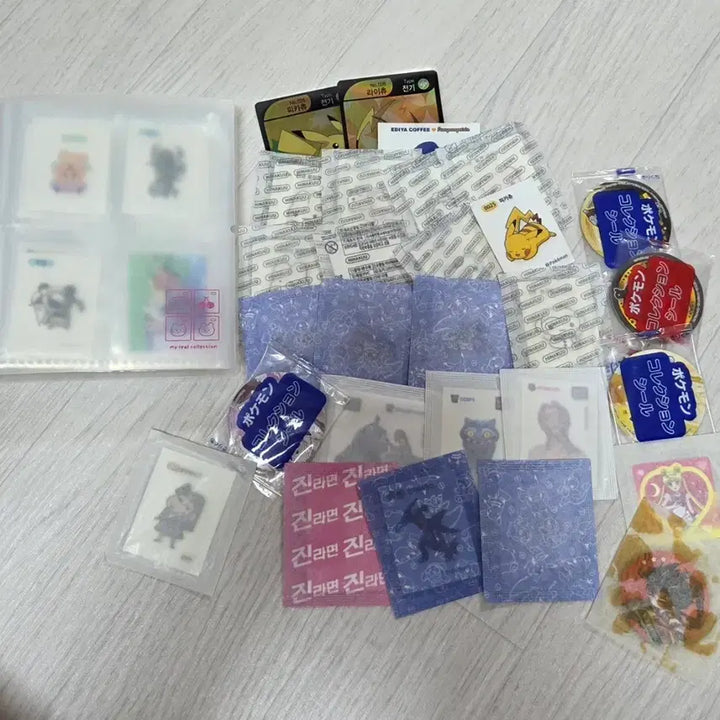 [BUNJANG] Sanrio, Chiikawa, Pokemon, and More Character Sticker Bundle / 띠부씰 일괄