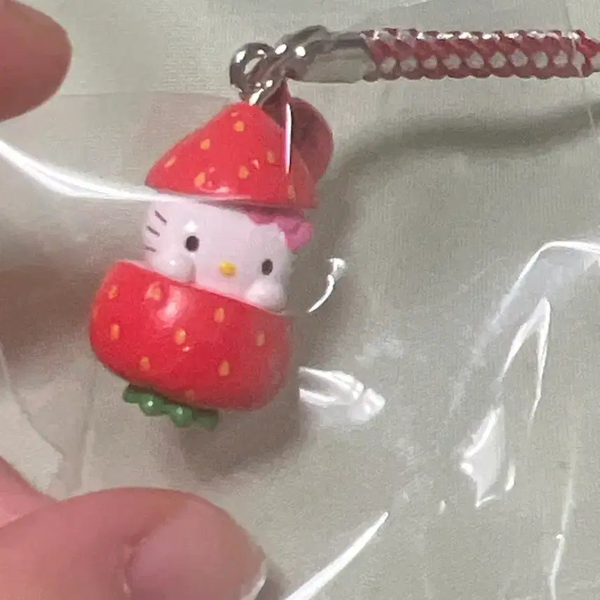 [BUNJANG] Hello Kitty Strawberry Charm Strap / 헬로키티 딸기 키링 스트랩 고전
