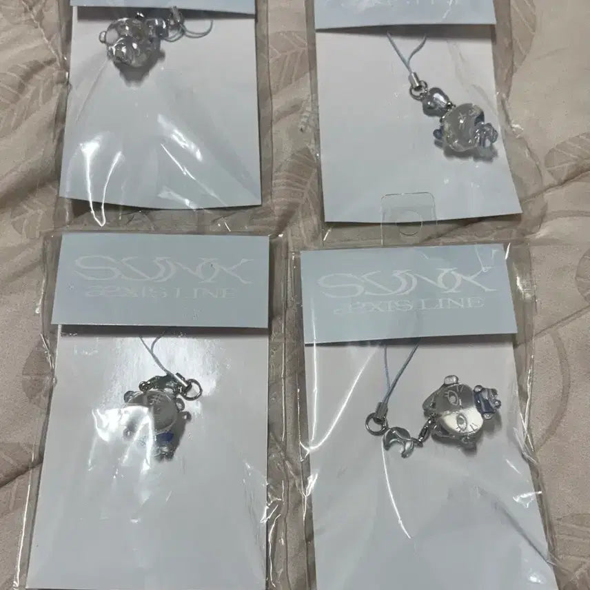 [BUNJANG] aespa Karina Winter Giselle Ningning Acrylic Keyring Bundle Set + Bonus Photocard / 에스파 카리나 윈터 지젤 닝닝 아크릴 키링+덤 포카