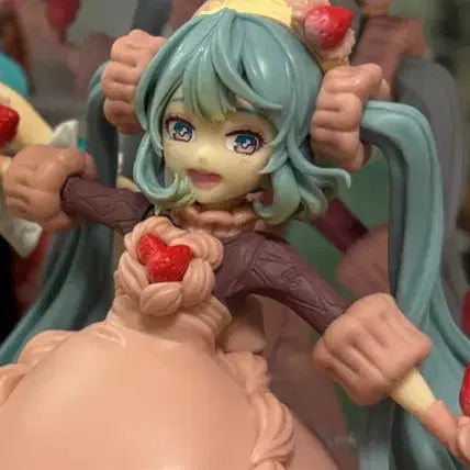 [BUNJANG] FURYU Hatsune Miku Strawberry Chocolate Shortcake Figure / 하츠네 미쿠 후류 sweet sweets 딸기초코 쇼트케이크 피규어