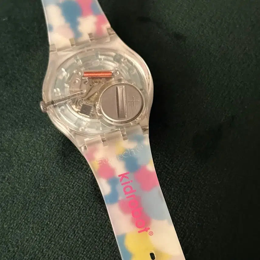 [BUNJANG] Swatch Kidrobot Lovesong Watch / Swatch 스와치 키드로봇 러브송 시계