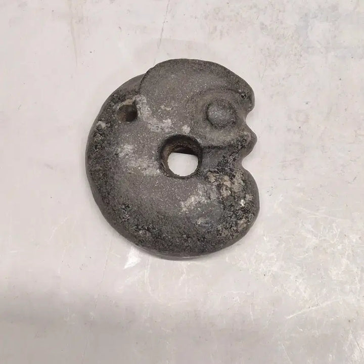[BUNJANG] Hongshan Culture Black Jade Small Item (C-610) / 자석이 붙는 홍산문화 흑피옥 소형 ( C - 610 )