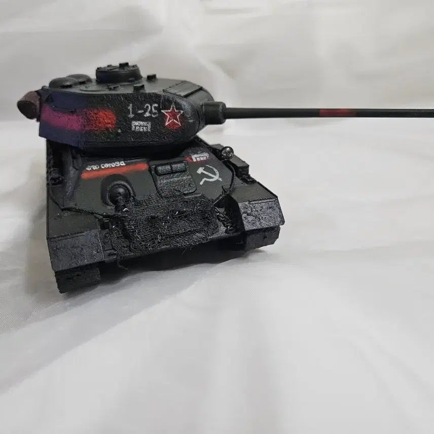 [BUNJANG] Academy T-34/85 Tank 1/35 Scale Model Kit (Completed) / 처분 아카데미 1/35 T-34 탱크 프라모델 완성작 1
