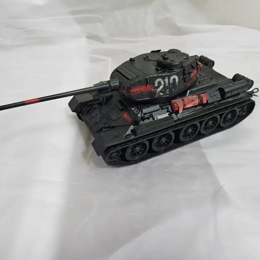 [BUNJANG] Academy T-34-85 Tank 1/35 Scale Model / 아카데미 T-34 탱크 프라모델 1/35 완성작 2
