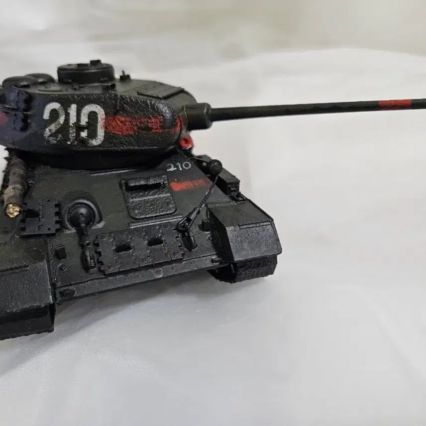 [BUNJANG] Academy T-34-85 Tank 1/35 Scale Model / 아카데미 T-34 탱크 프라모델 1/35 완성작 2