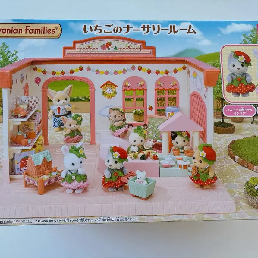 [BUNJANG] Sylvanian Families Strawberry Room Nursery Room Playset (Dolls Not Included) / 실바니안 딸기방 너서리룸(인형미포함)