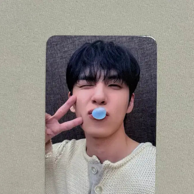 [BUNJANG] DAY6 Wonpil Unfiltered Olive Young Bubble Gum Photocard / 원필 언필터드 미공포 올리브영 버블검 포카