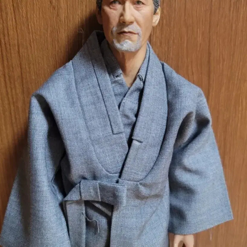 [BUNJANG] 12-inch Ahn Sung-ki Actor Figure in Traditional Korean Robes / 12인치 액션피규어 안성기 배우님 도포 한복