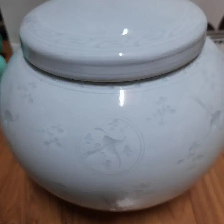 [BUNJANG] White Porcelain Celadon Vase with Cloud and Crane Motif / 백자 운학문 도자기