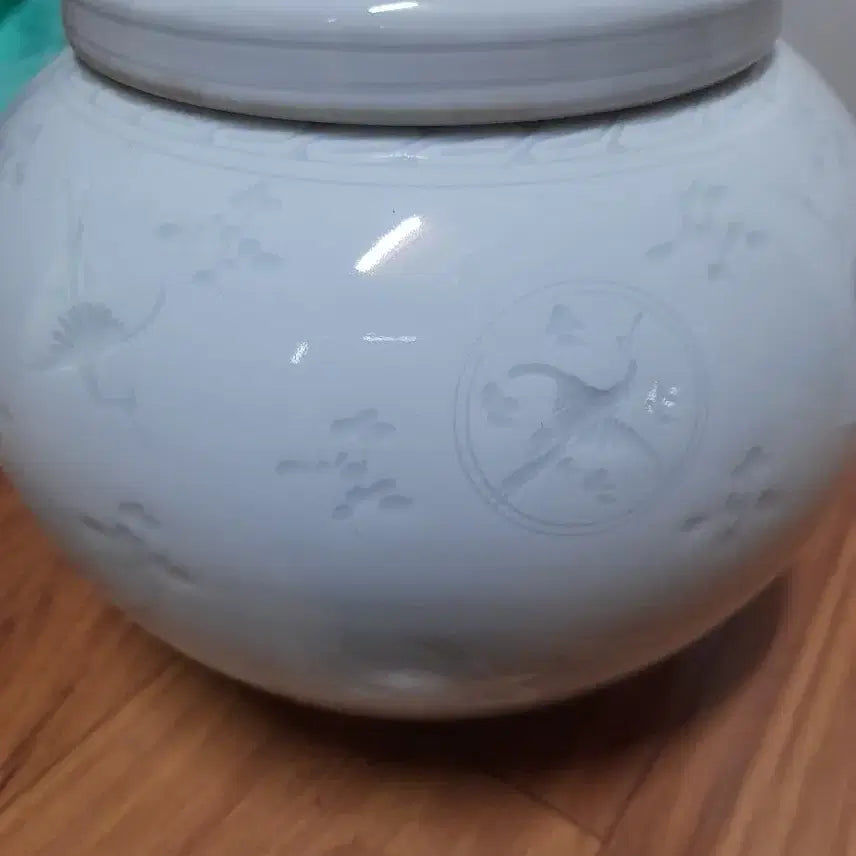 [BUNJANG] White Porcelain Celadon Vase with Cloud and Crane Motif / 백자 운학문 도자기