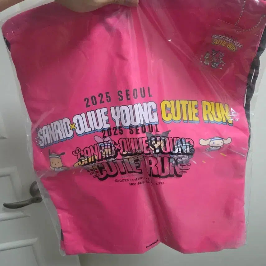 [BUNJANG] Sanrio Character "Cutie Run" T-Shirt, Socks, Hat, and Bag Set / 큐티런 티셔츠, 양말, 모자, 가방