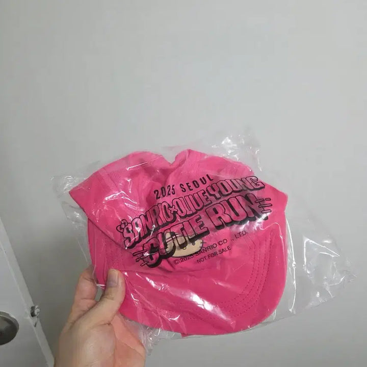 [BUNJANG] Sanrio Character "Cutie Run" T-Shirt, Socks, Hat, and Bag Set / 큐티런 티셔츠, 양말, 모자, 가방
