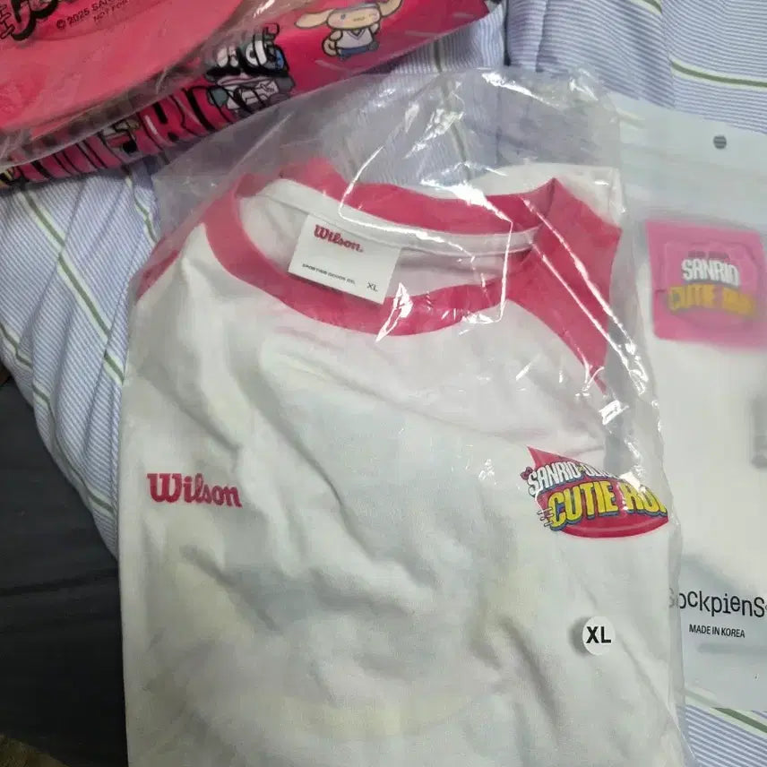 [BUNJANG] Sanrio Character "Cutie Run" T-Shirt, Socks, Hat, and Bag Set / 큐티런 티셔츠, 양말, 모자, 가방