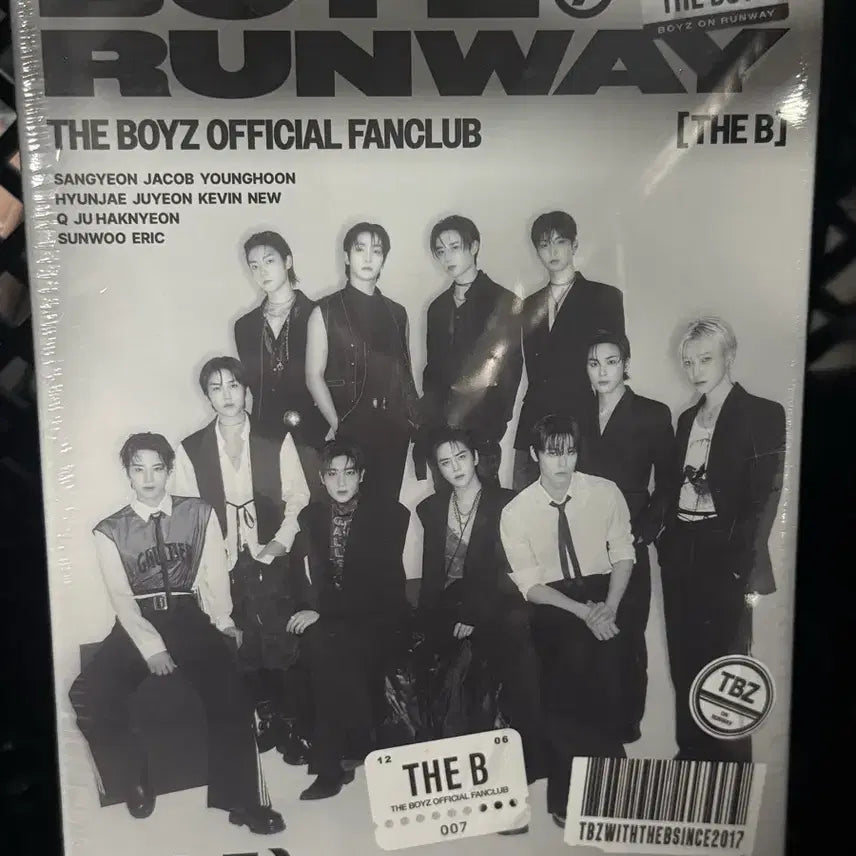 [BUNJANG] THE BOYZ THE B 7th Generation Runway Fanclub Kit Sealed / 더보이즈 런웨이 팬클럽 [THE B] 7기 키트 미개봉